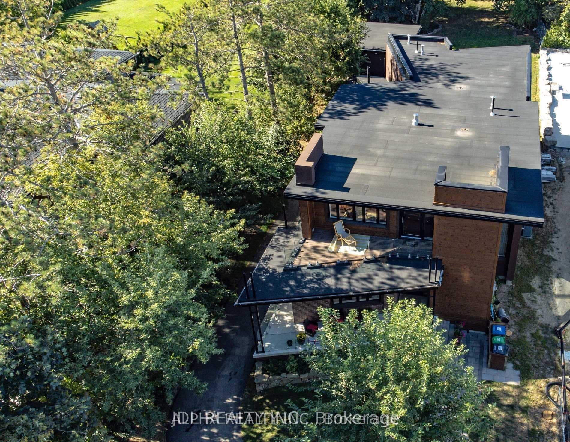 1436 Haig Boulevard