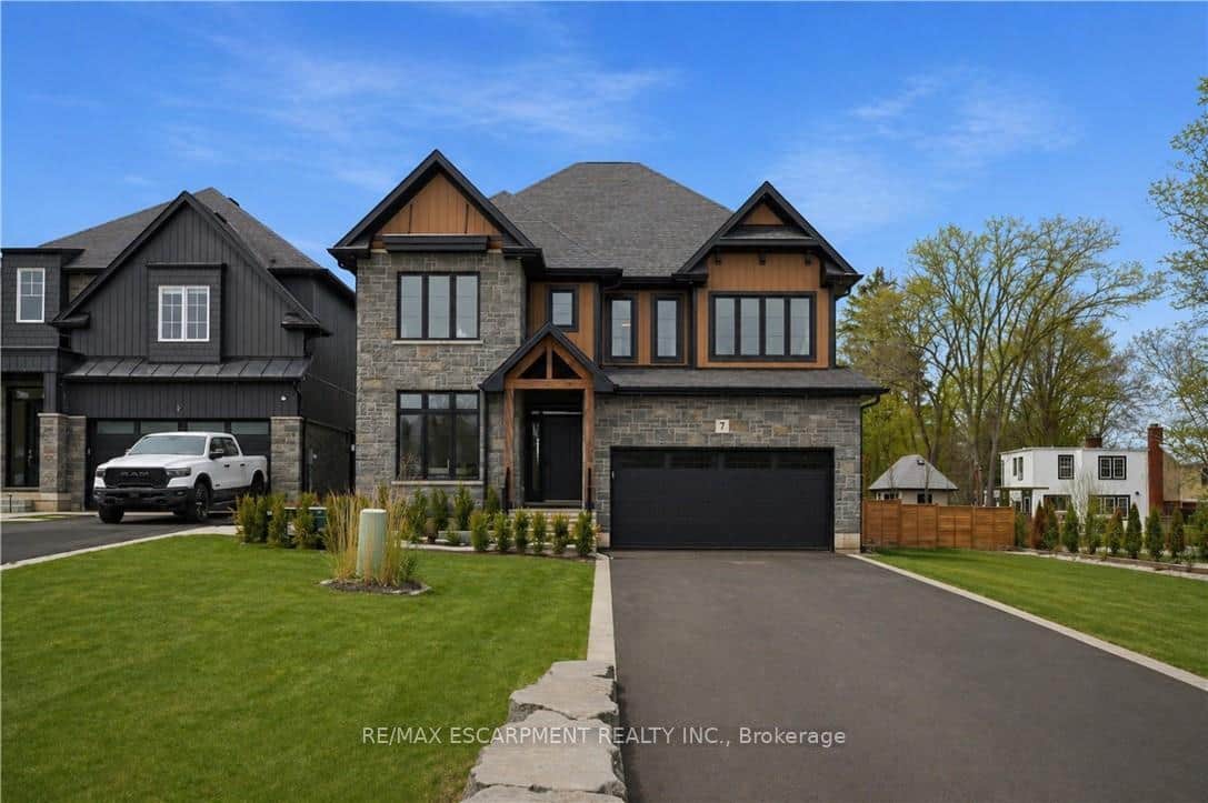 7 Bartlett Avenue