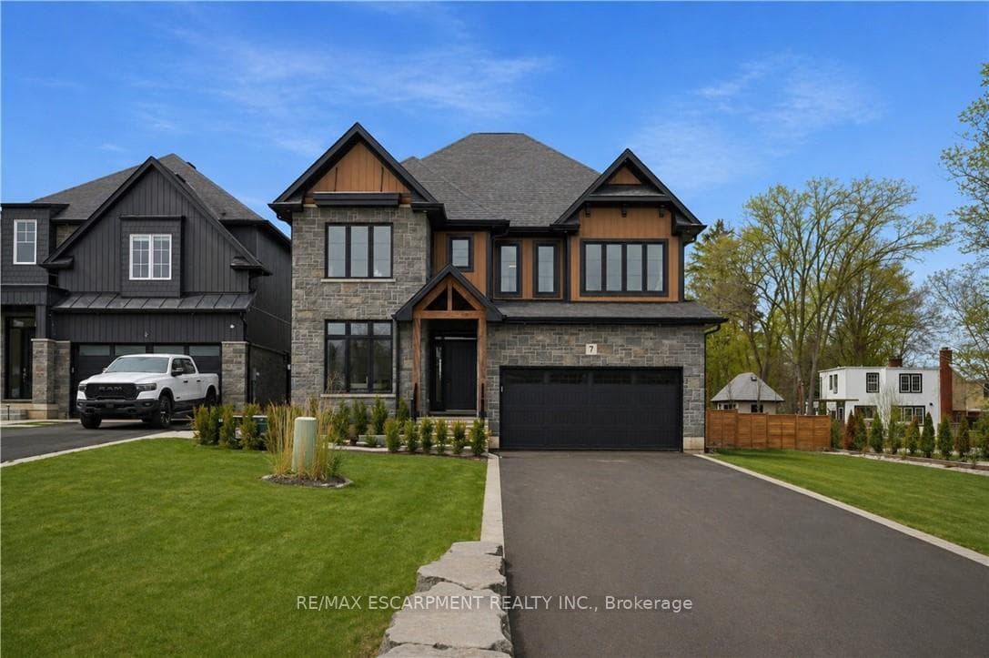 7 Bartlett Avenue