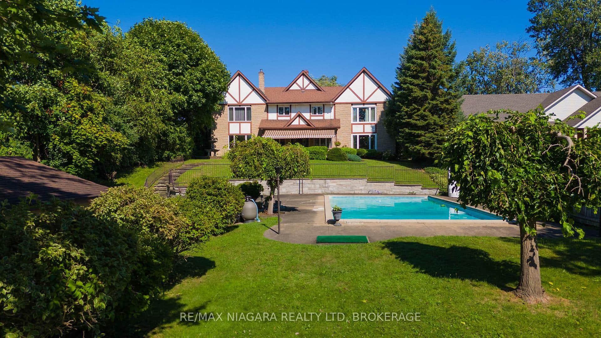 140 LAKESHORE Road
