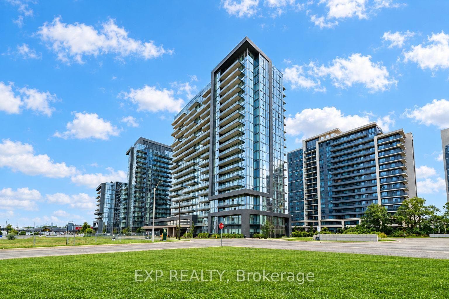 20 Gatineau Drive Unit 803