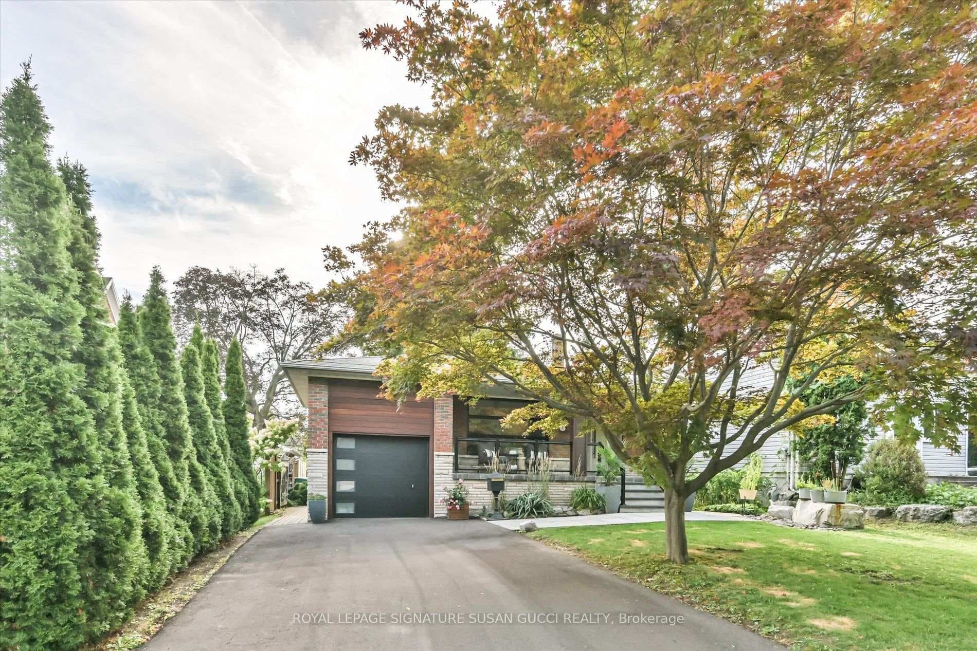 16 Squires Avenue