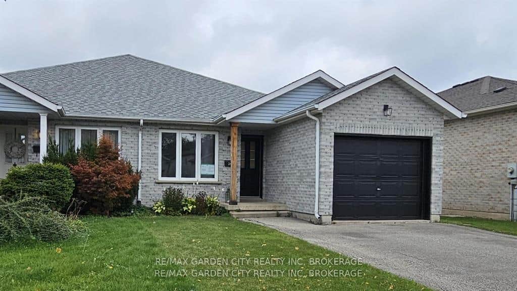 244 Autumn Crescent
