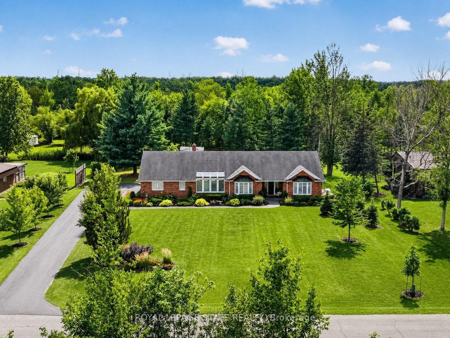 233 CAIRNS Crescent