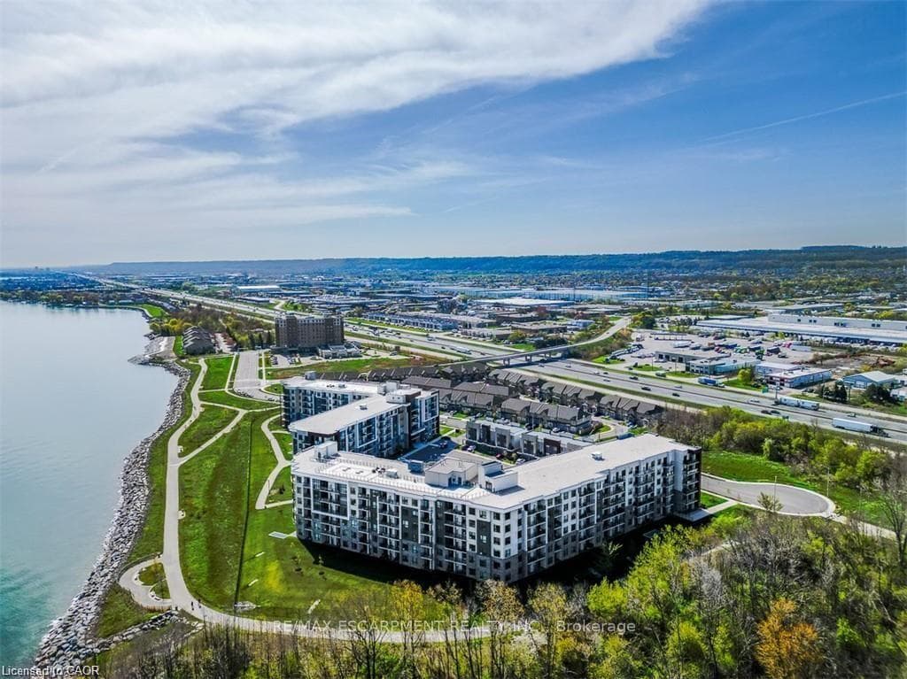 125 Shoreview Placeway Unit 102