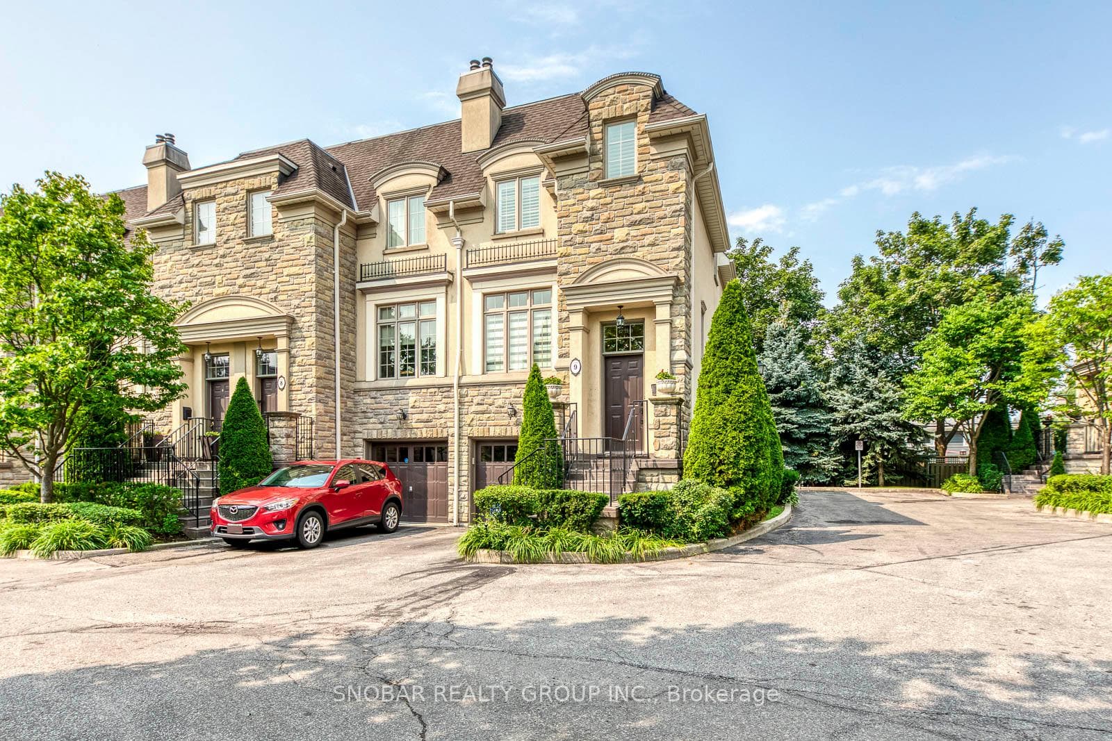 208 La Rose Avenue Unit 9