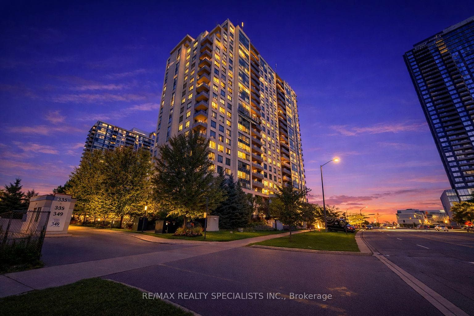 335 Rathburn Road Unit 707