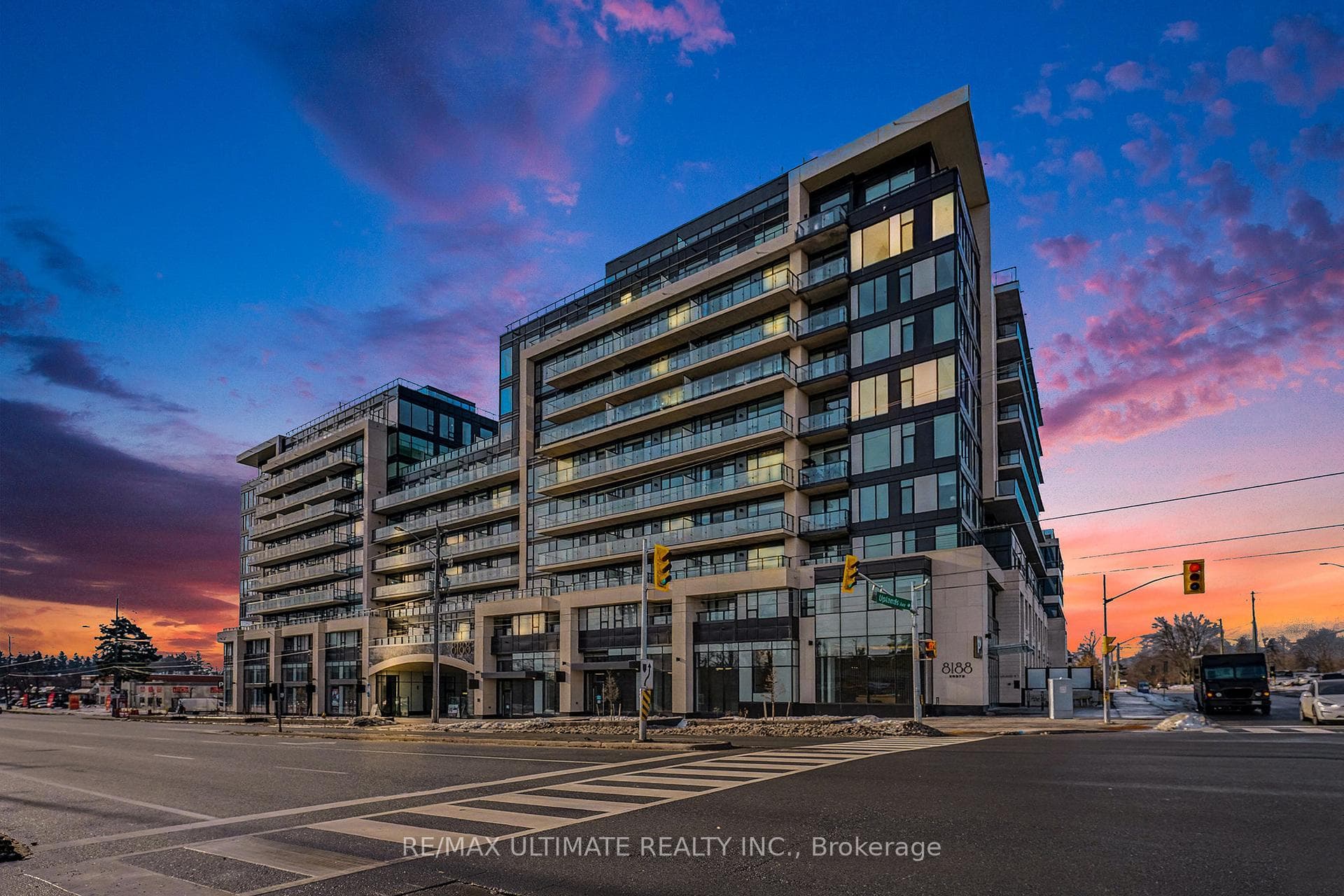 8188 Yonge Street Unit 727