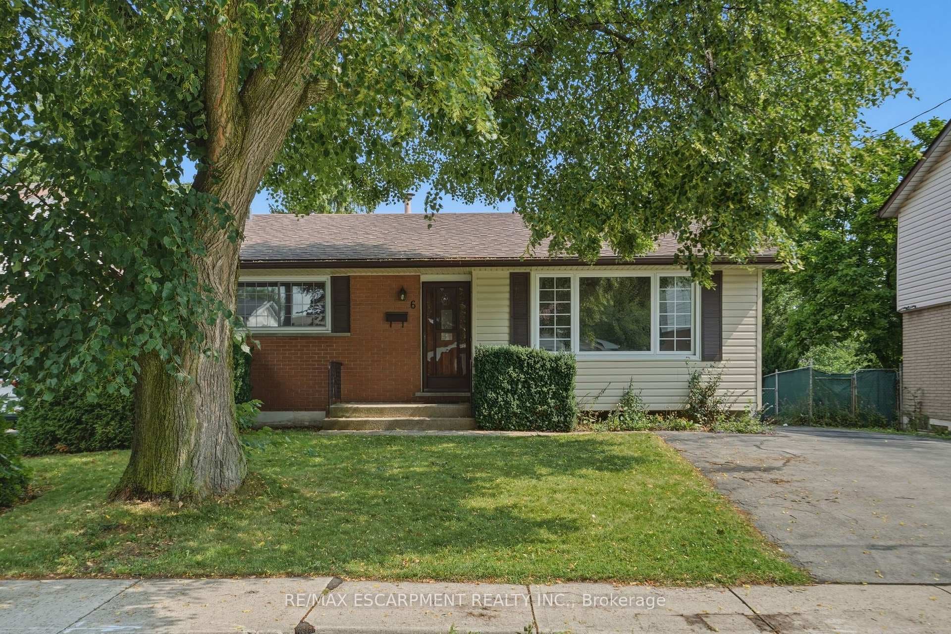 6 Caprice Court