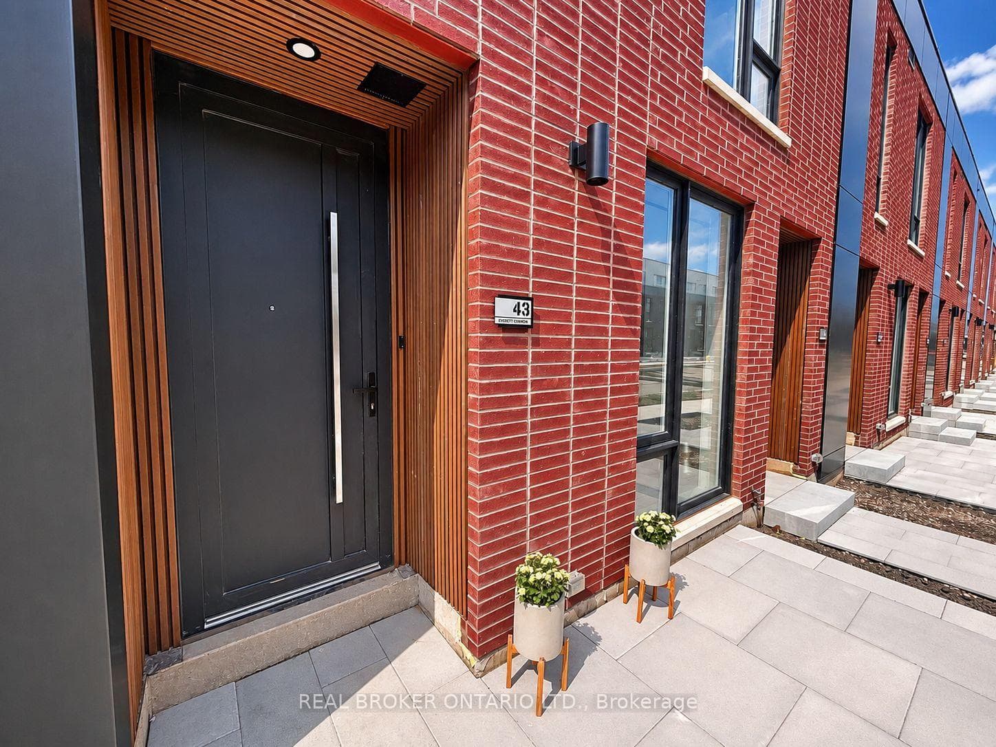 43 Everett Common