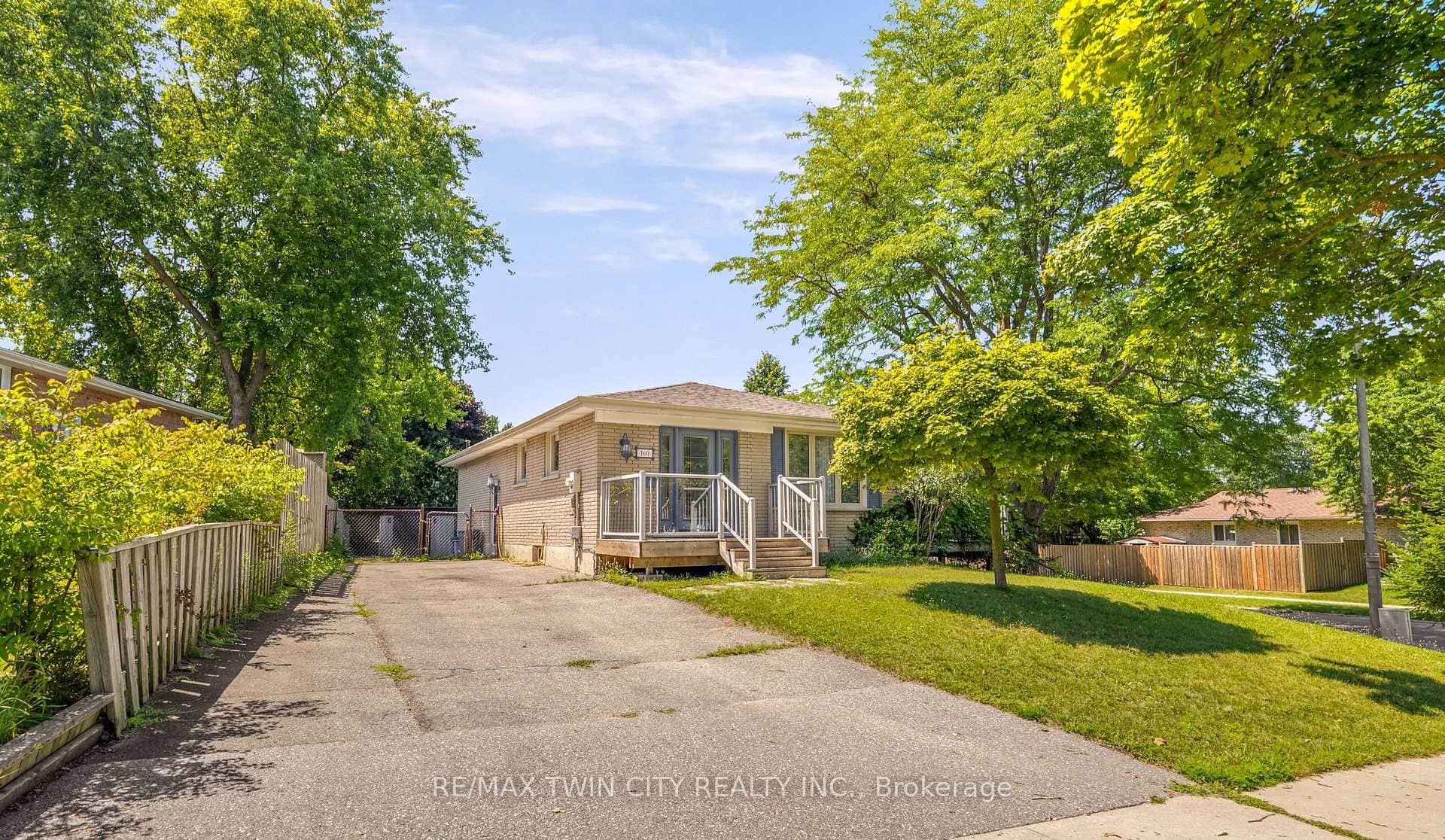 160 Woodlawn Avenue
