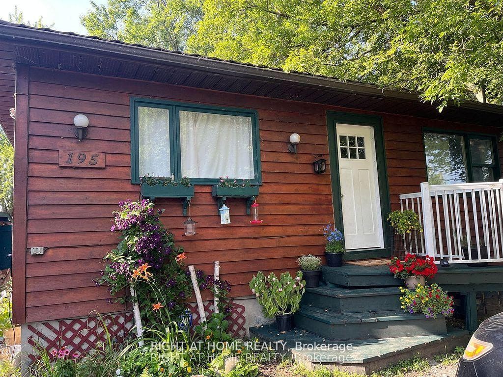 195 Lakeland Crescent