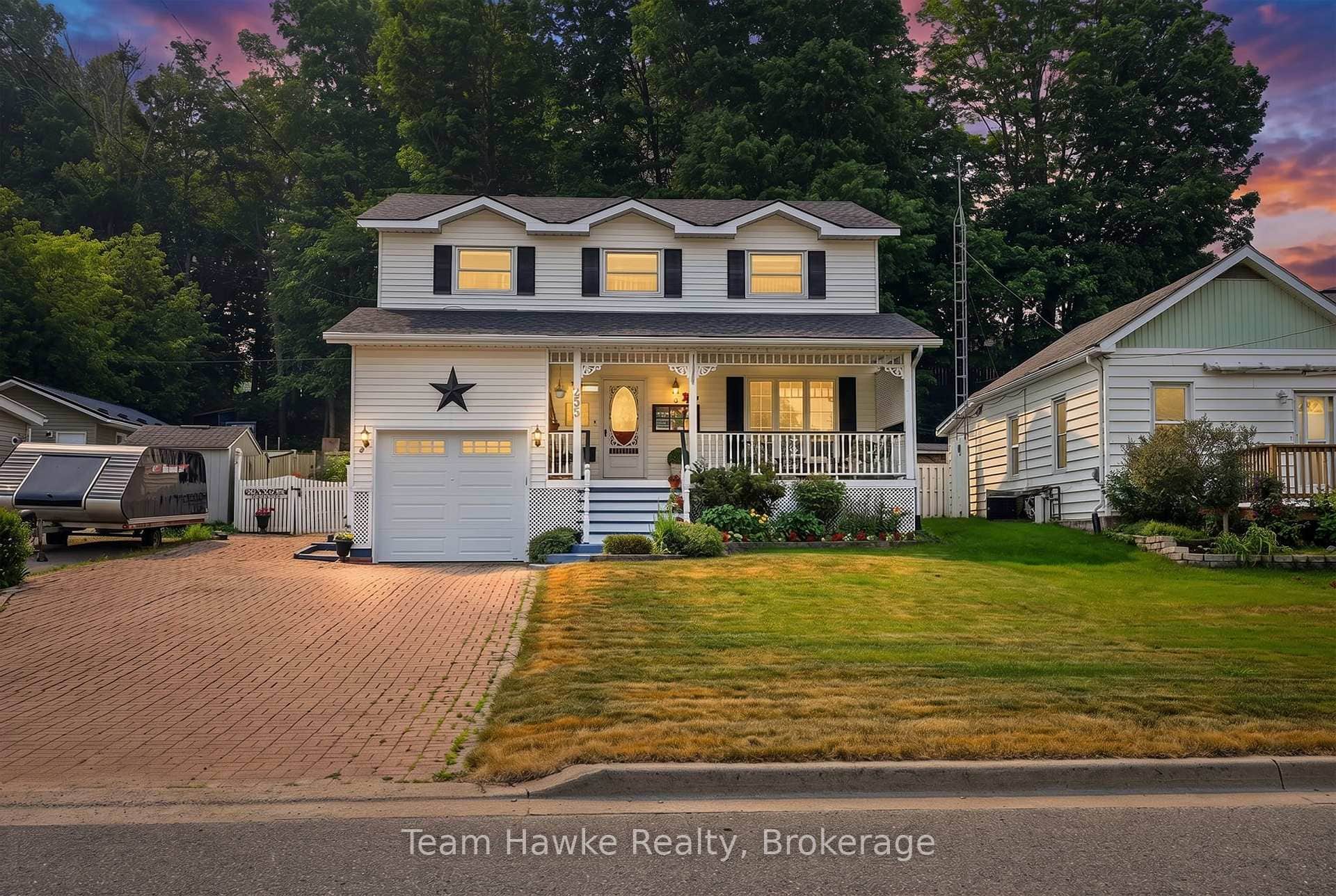 255 Hanly Street