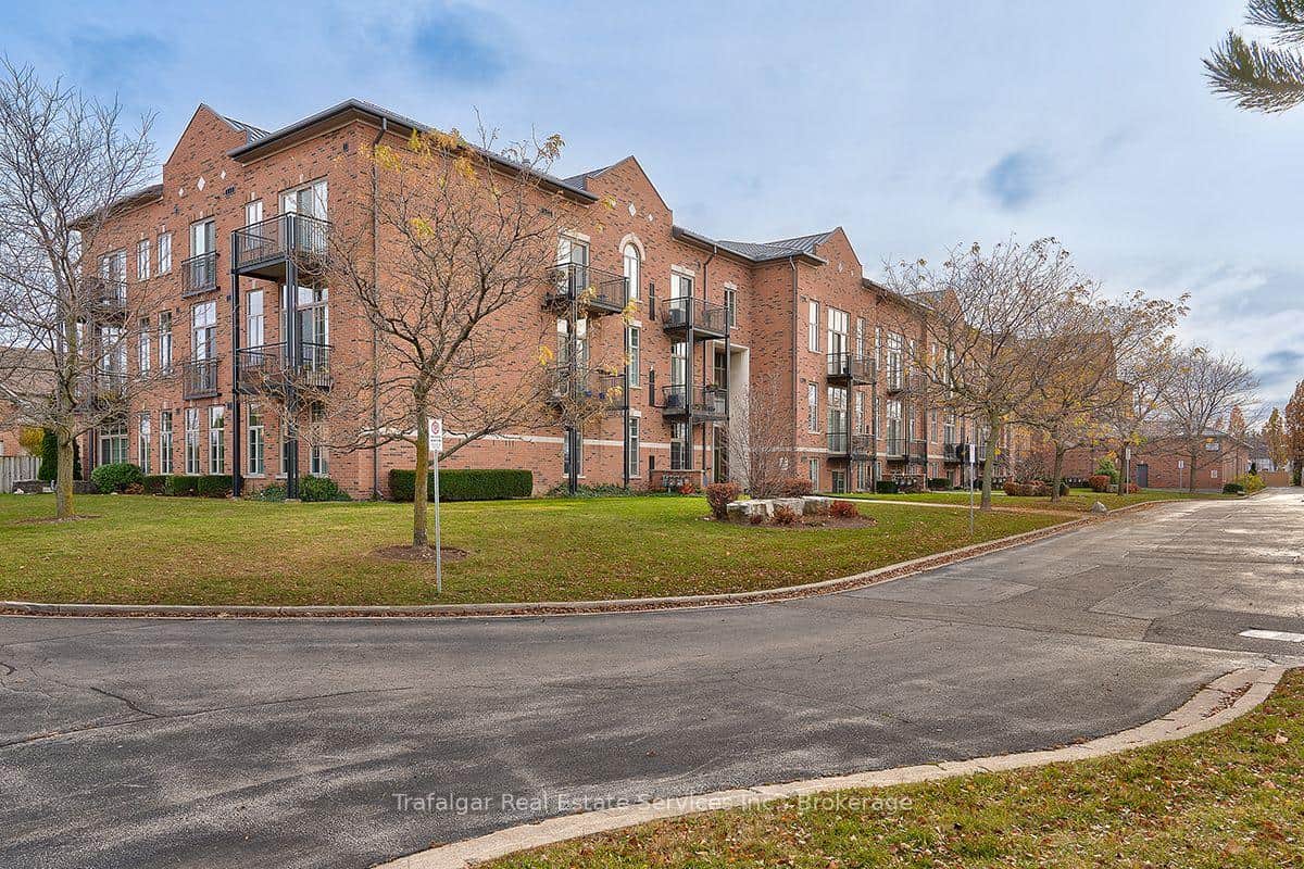 262 Dundas Street Unit 215