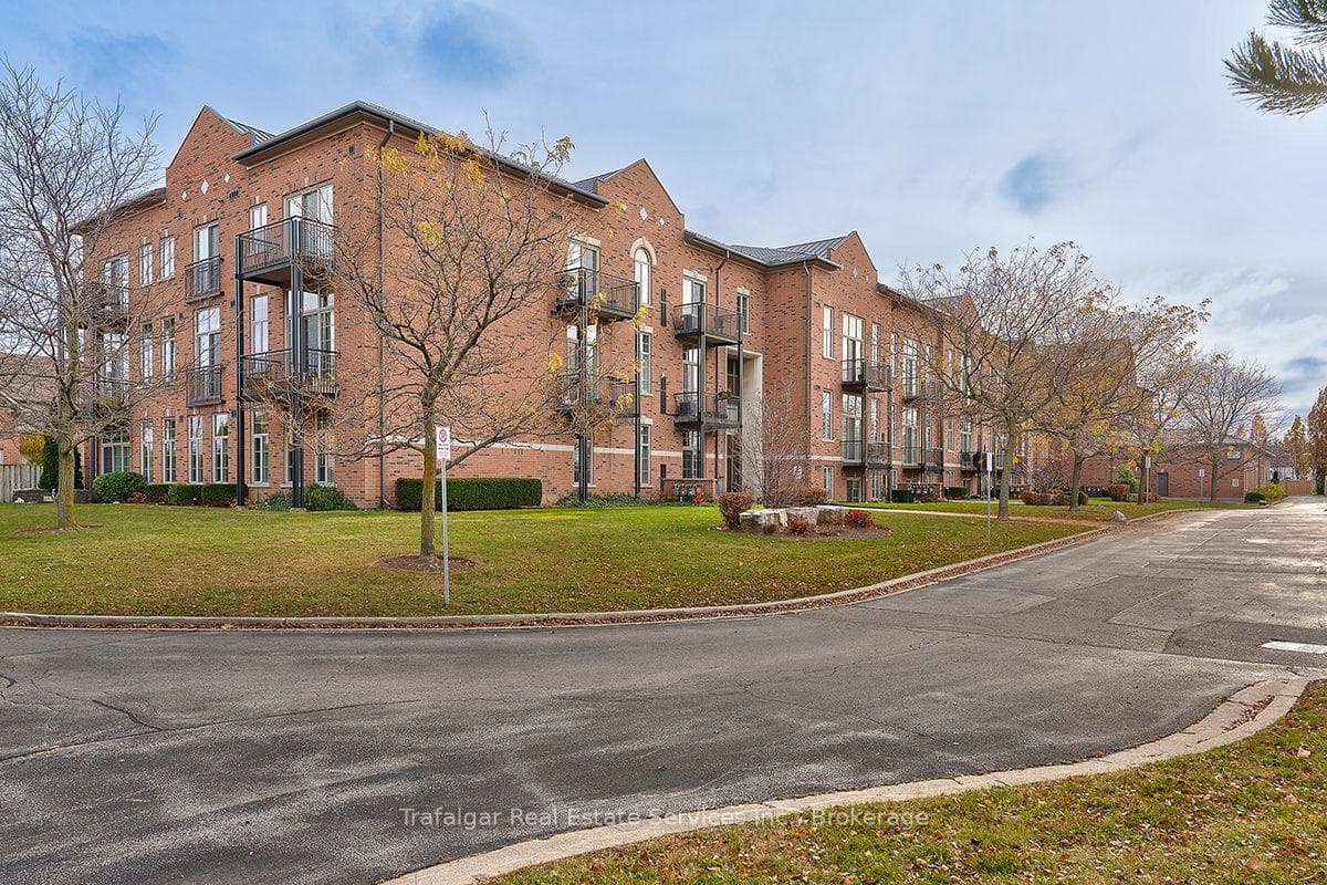 262 Dundas Street Unit 215