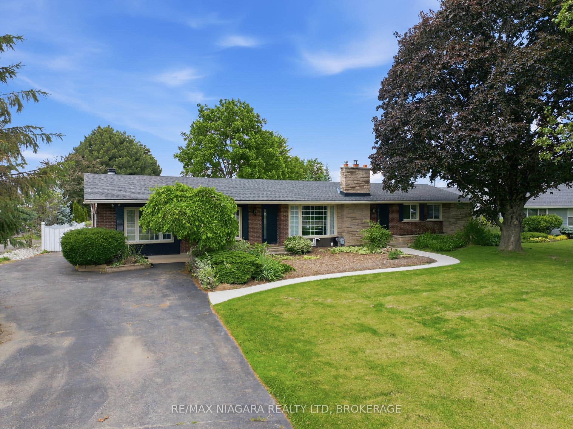 1042 Lakeshore Road