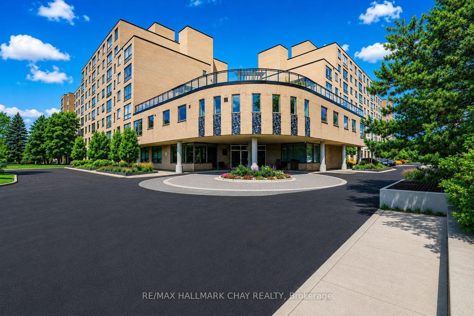 326 Major Mackenzie Drive Unit 705
