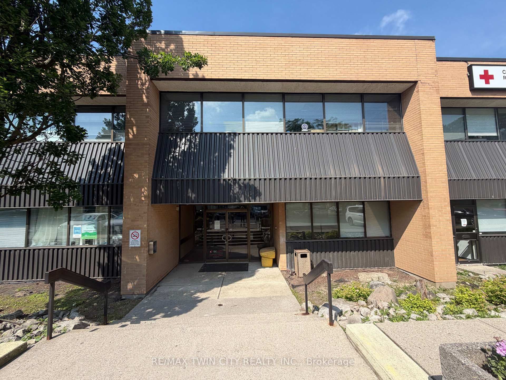 446 Grey Street Unit 102