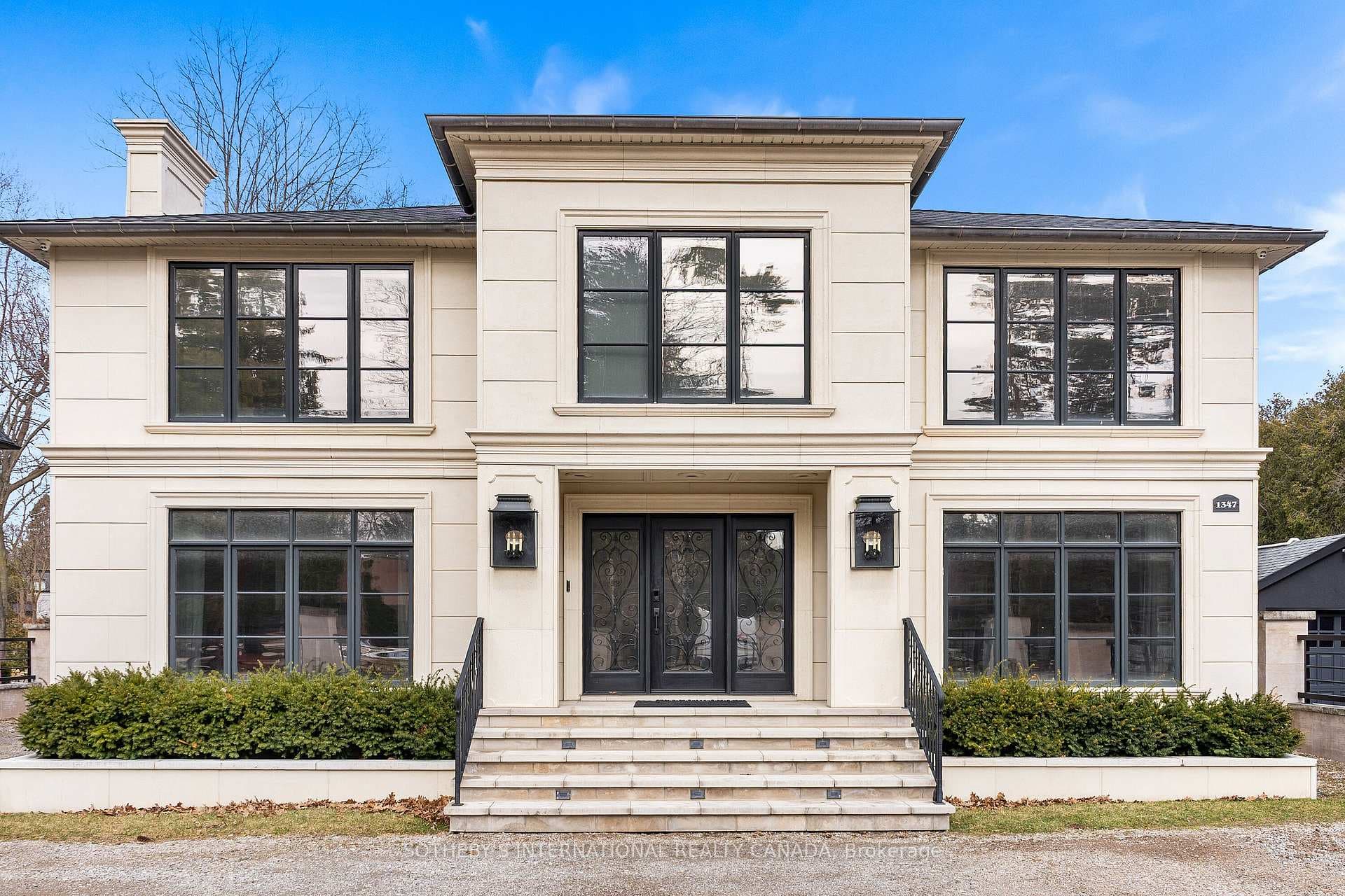 1347 Queen Victoria Avenue