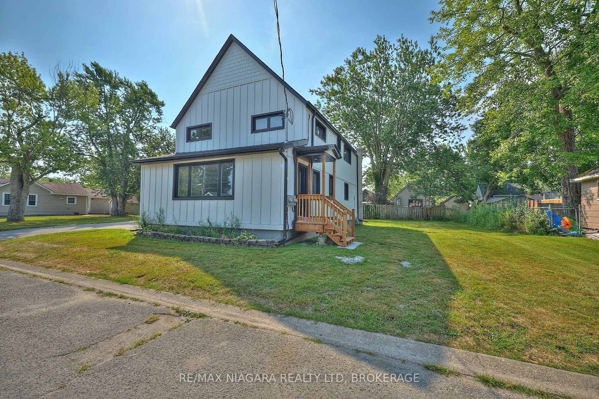 19 Maccabee Avenue Unit Lower
