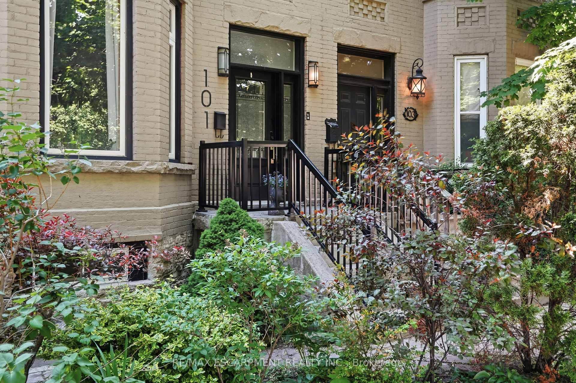 101 Victoria Avenue