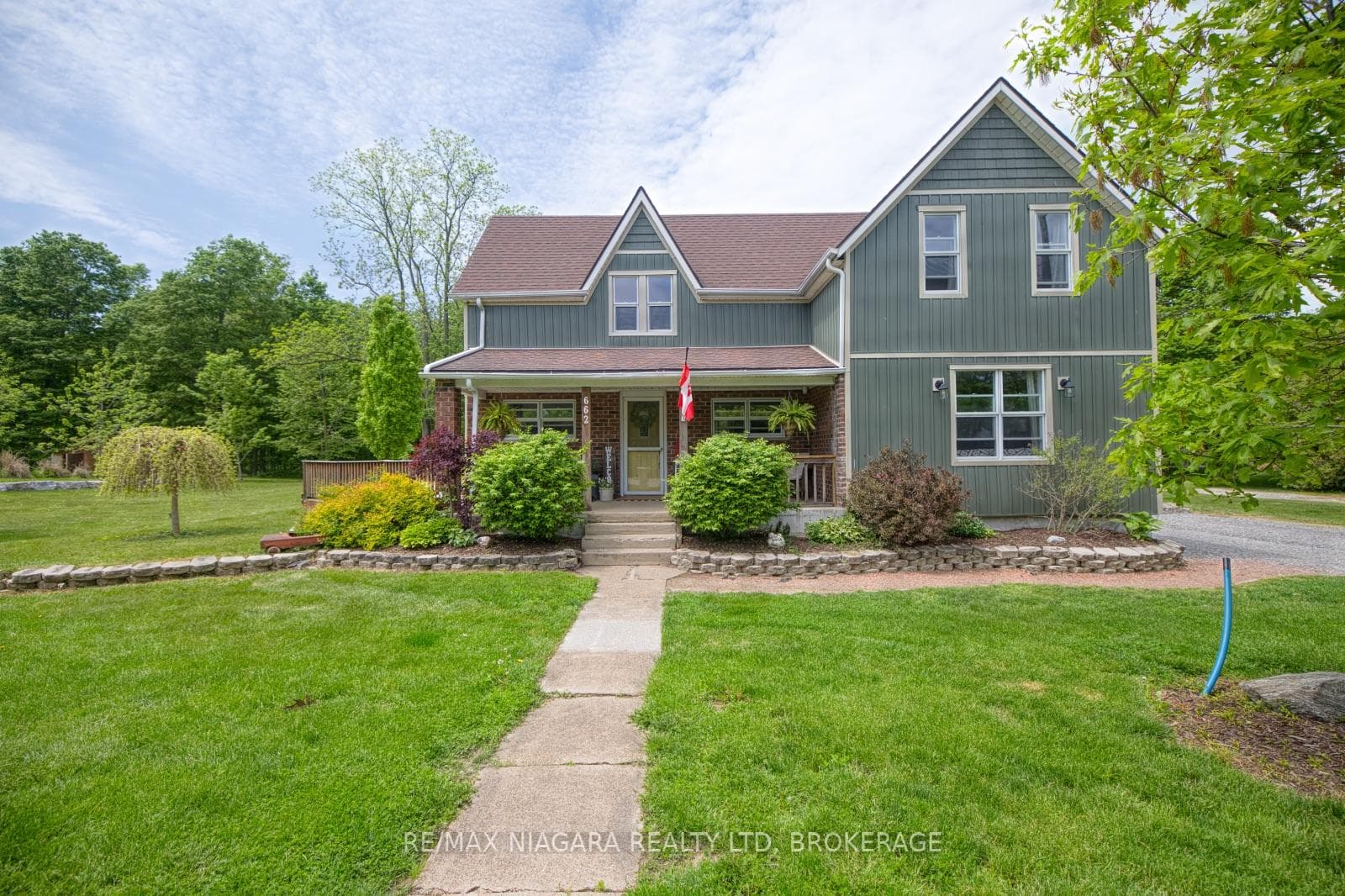 662 Empire Road