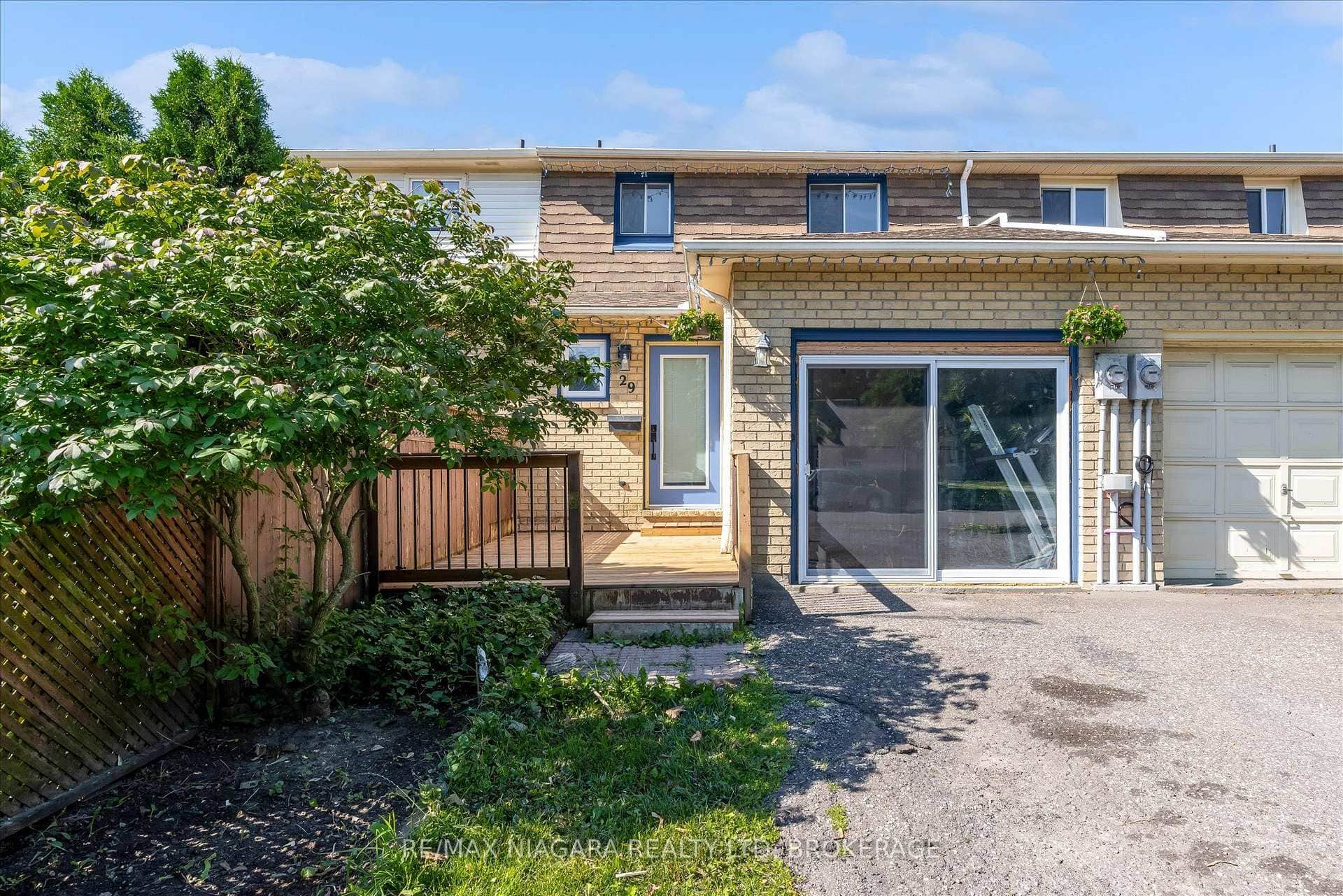 29 ROMY Crescent