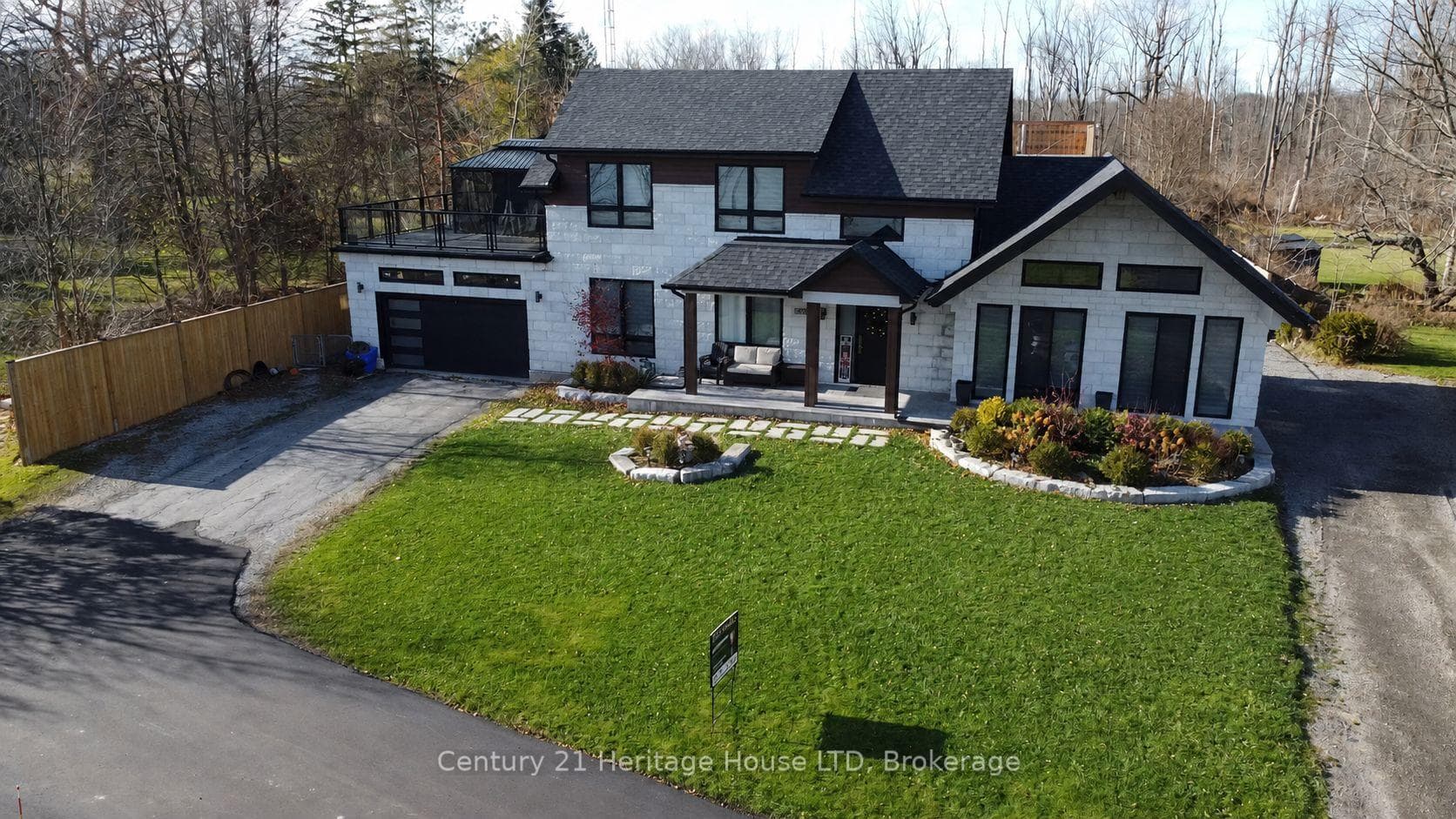 9785 Niagara River Parkway