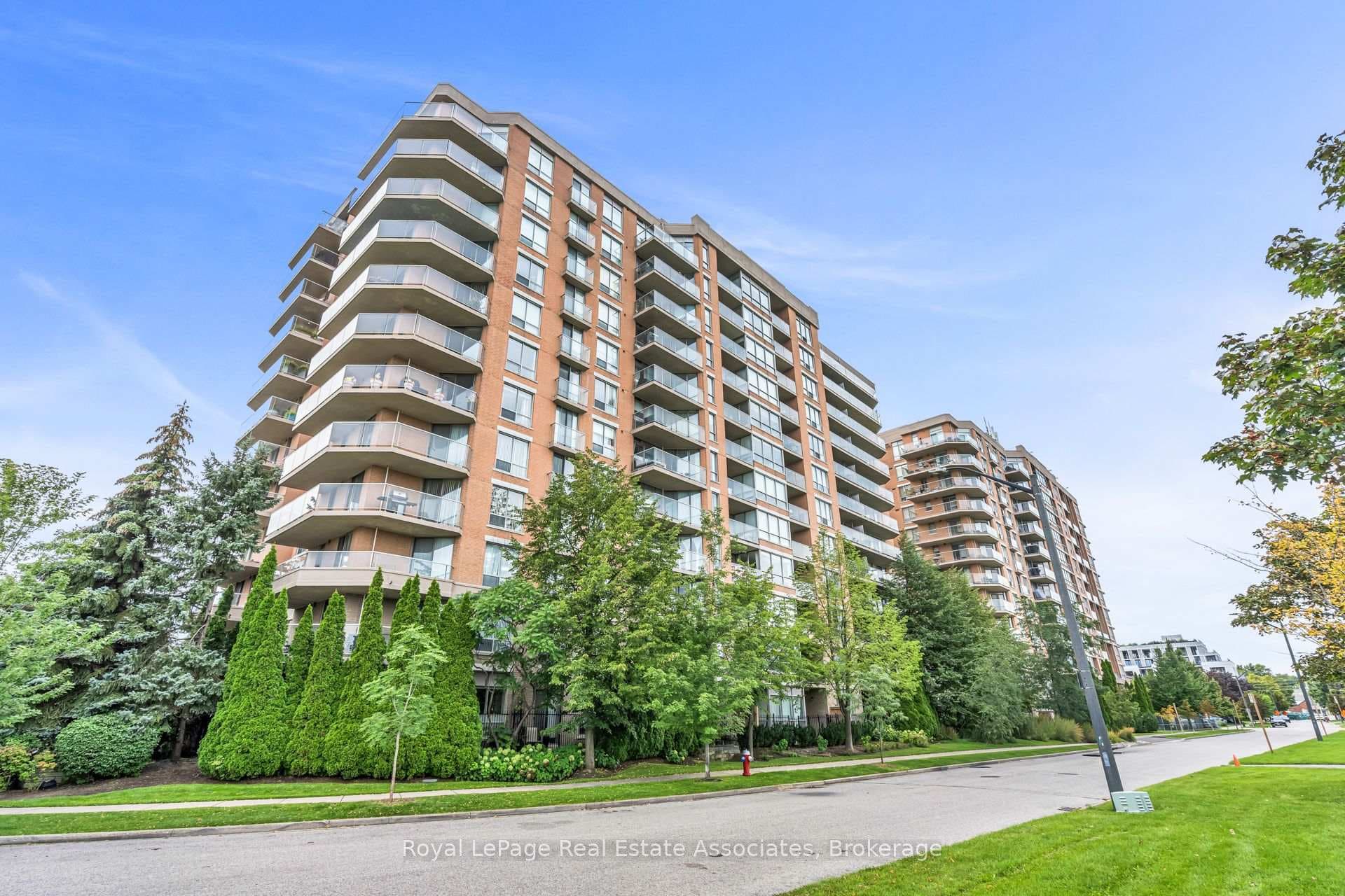 1140 Parkwest Place Unit 208