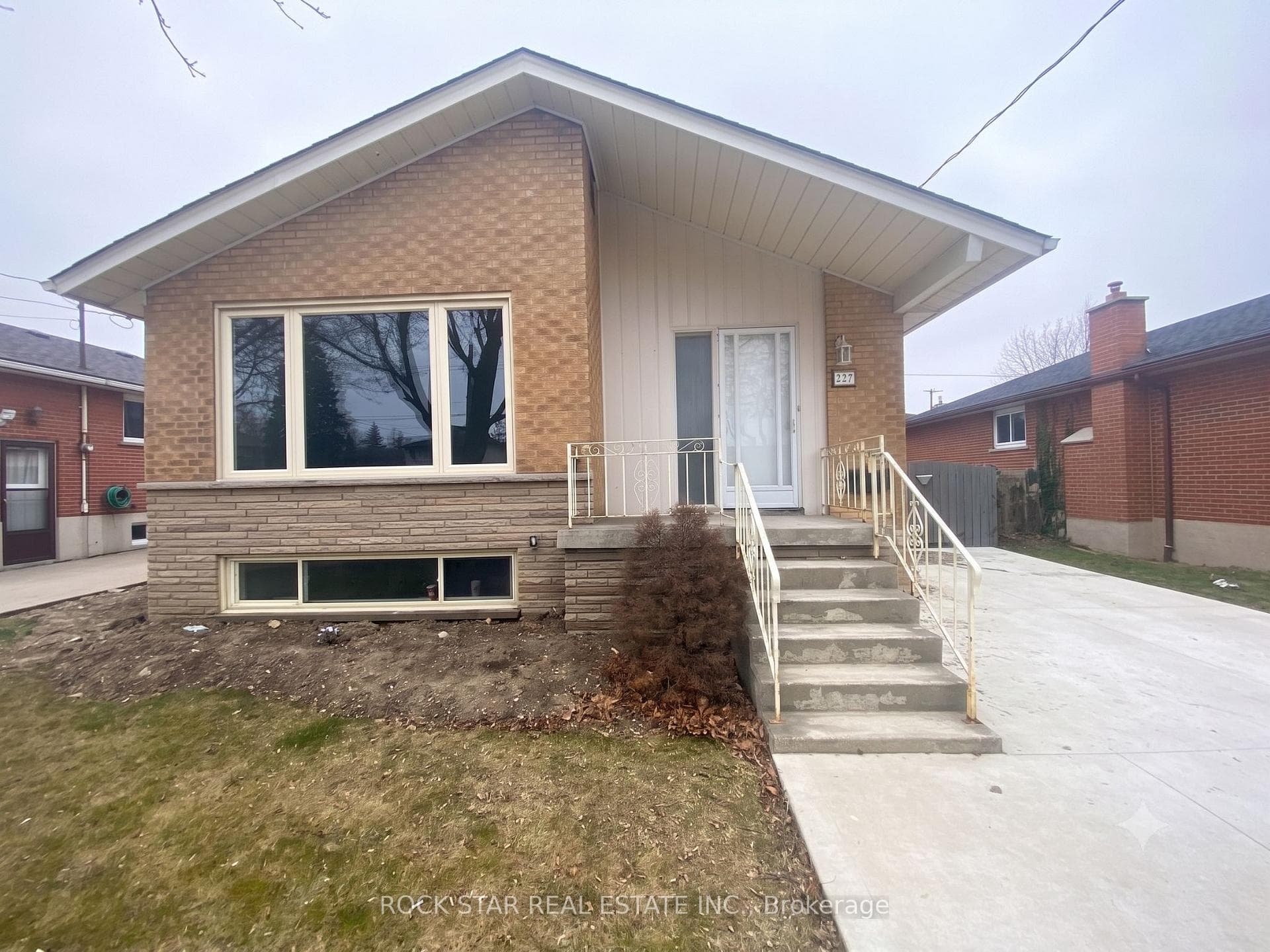 227 Fernwood Crescent Unit Main