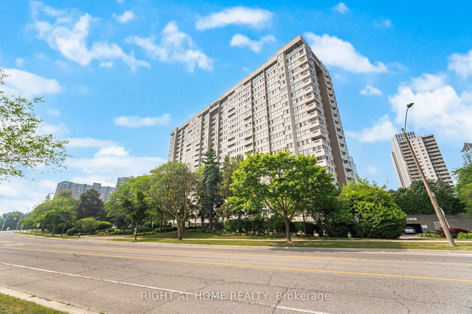 1580 Mississauga Valley Boulevard Unit 301