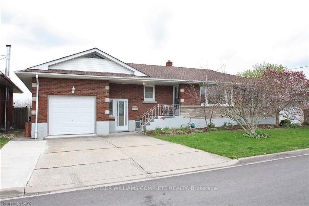 6 Myrtle Avenue Unit Upper