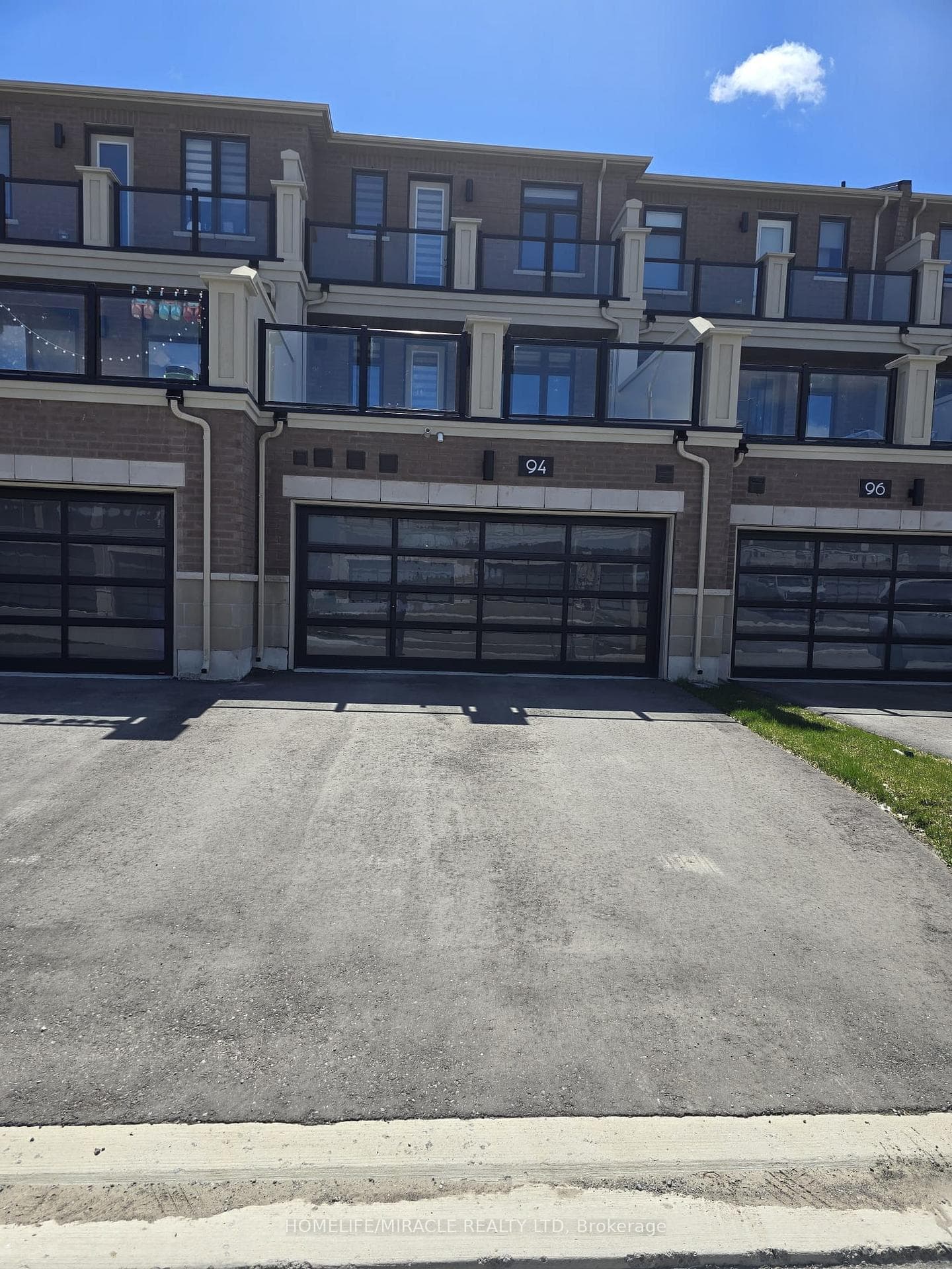 94 Robert Eaton Avenue