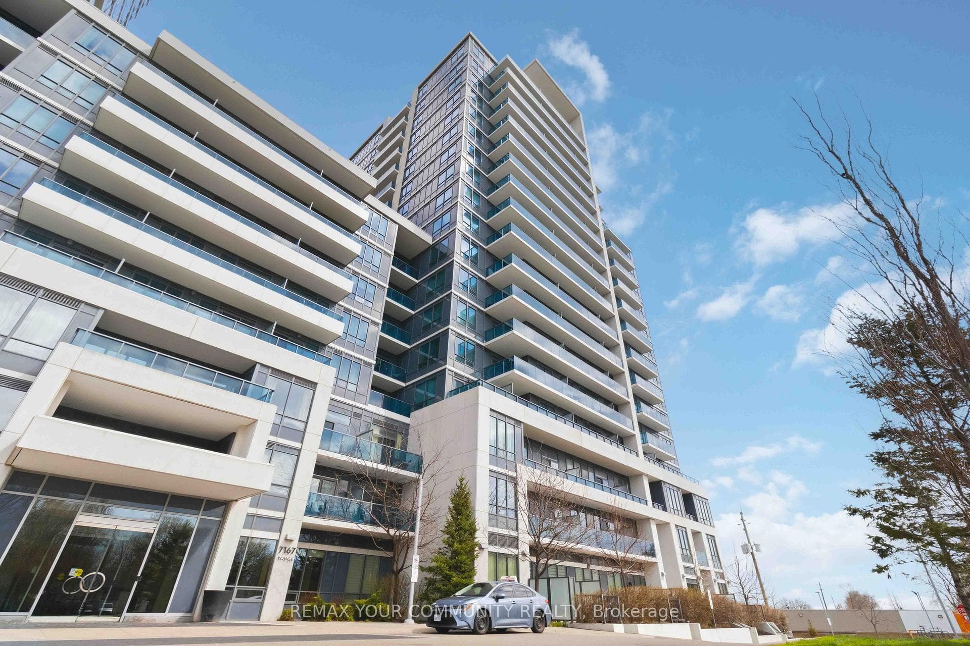 7167 Yonge Street Unit 418