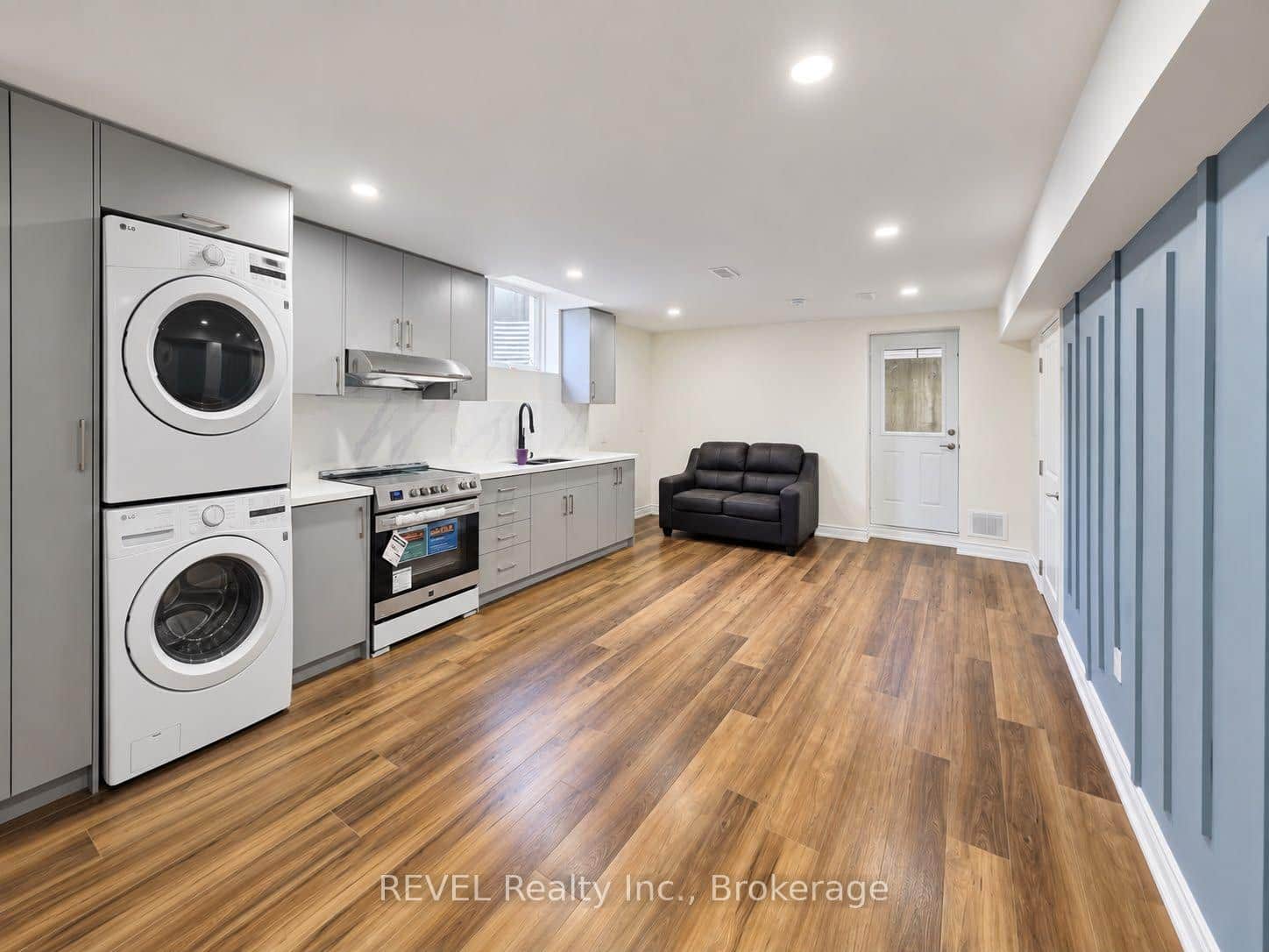 15 IRONWOOD Court Unit LOWER