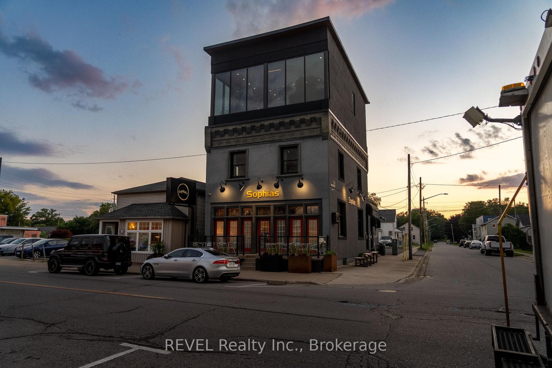111 Niagara Boulevard Unit 1