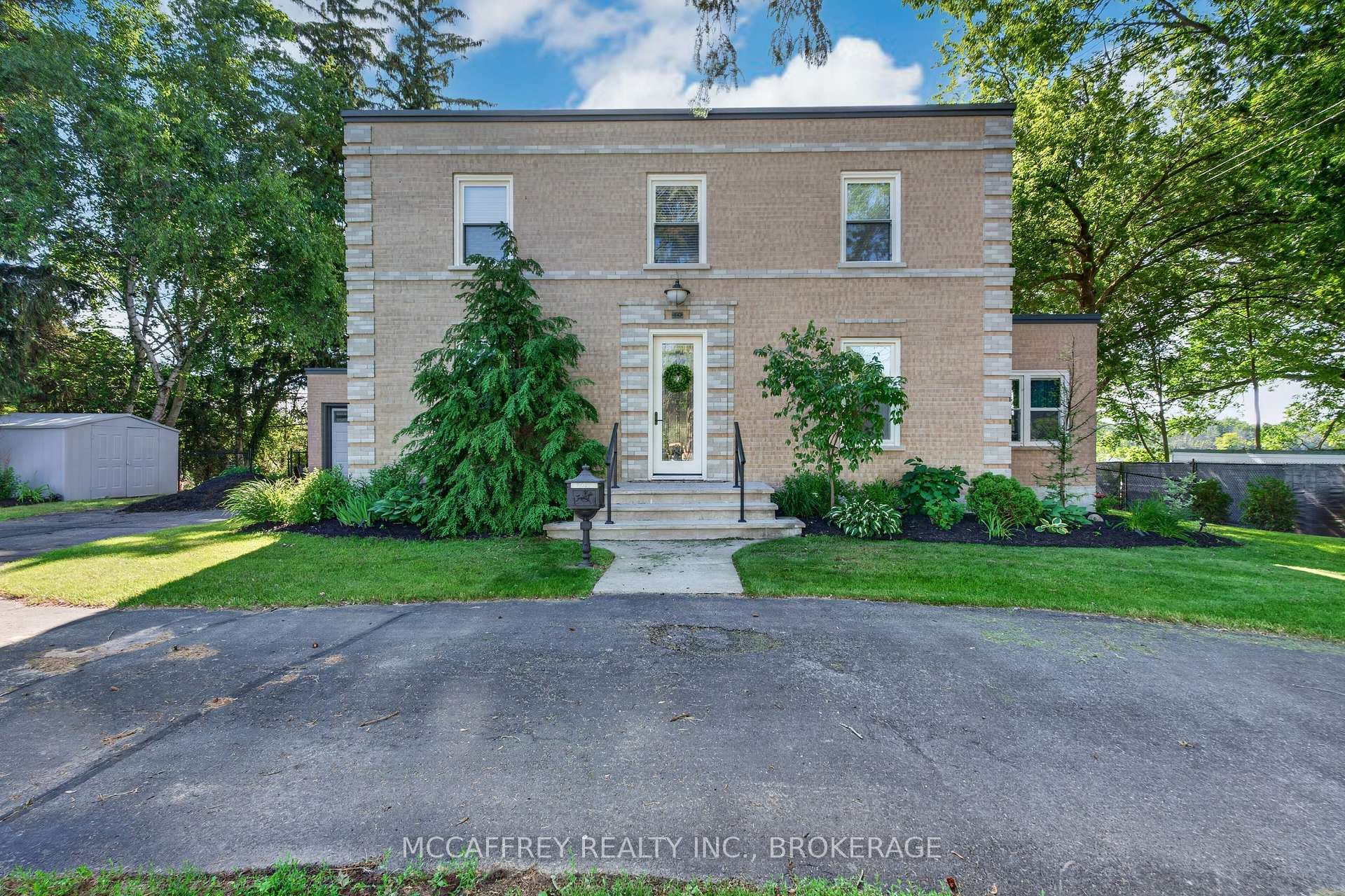 442 DUNDAS Street