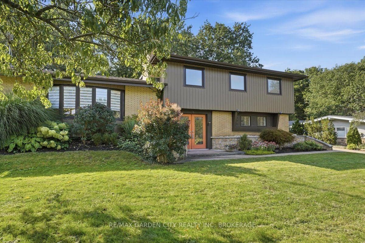 16 Pinecrest Court