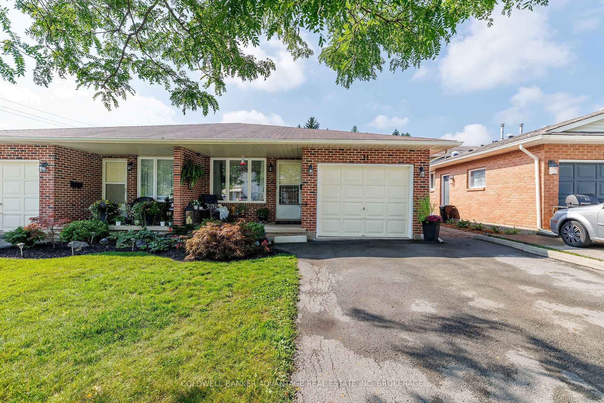 11 Woodland Drive