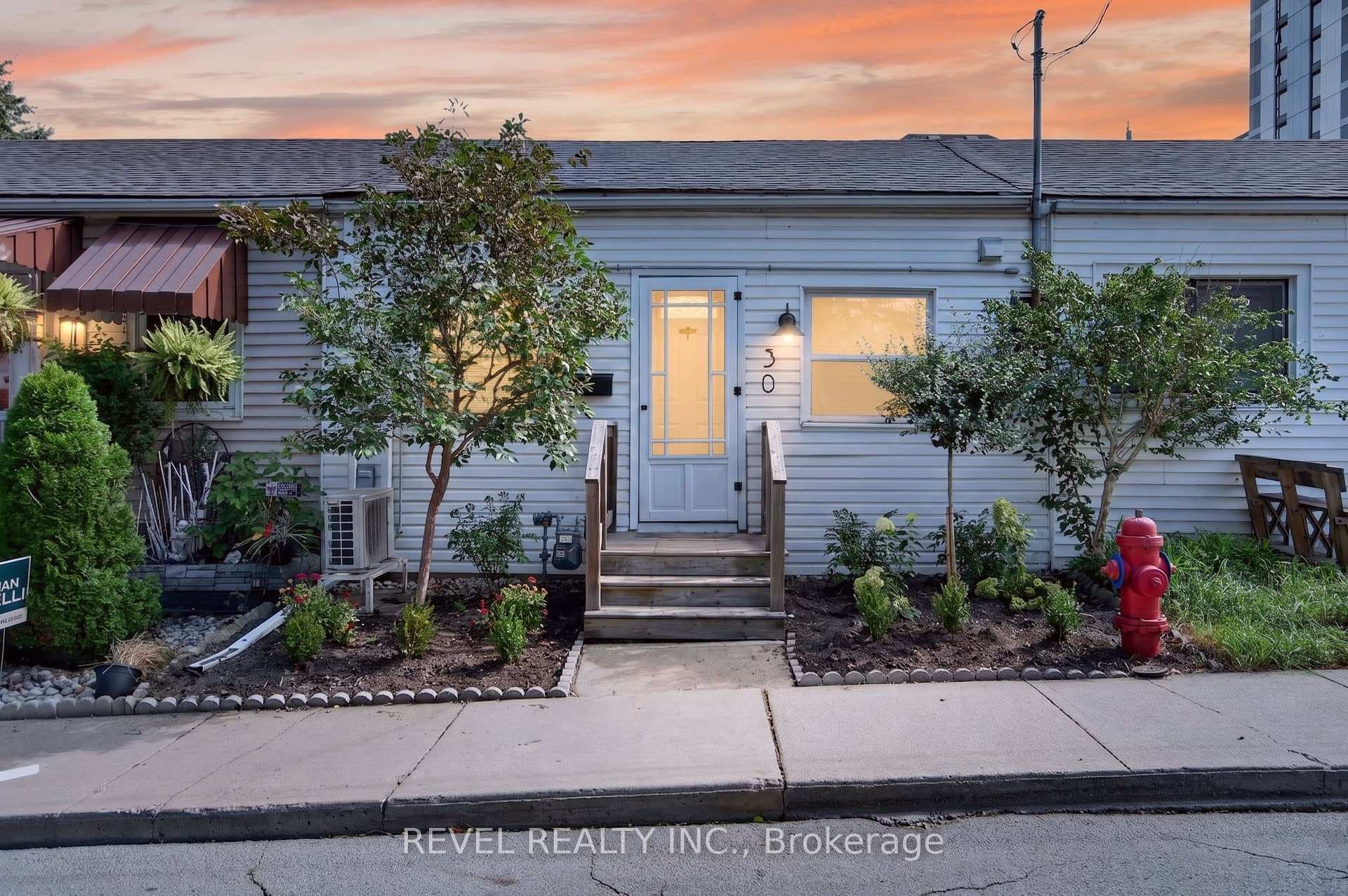 30 Ray Street