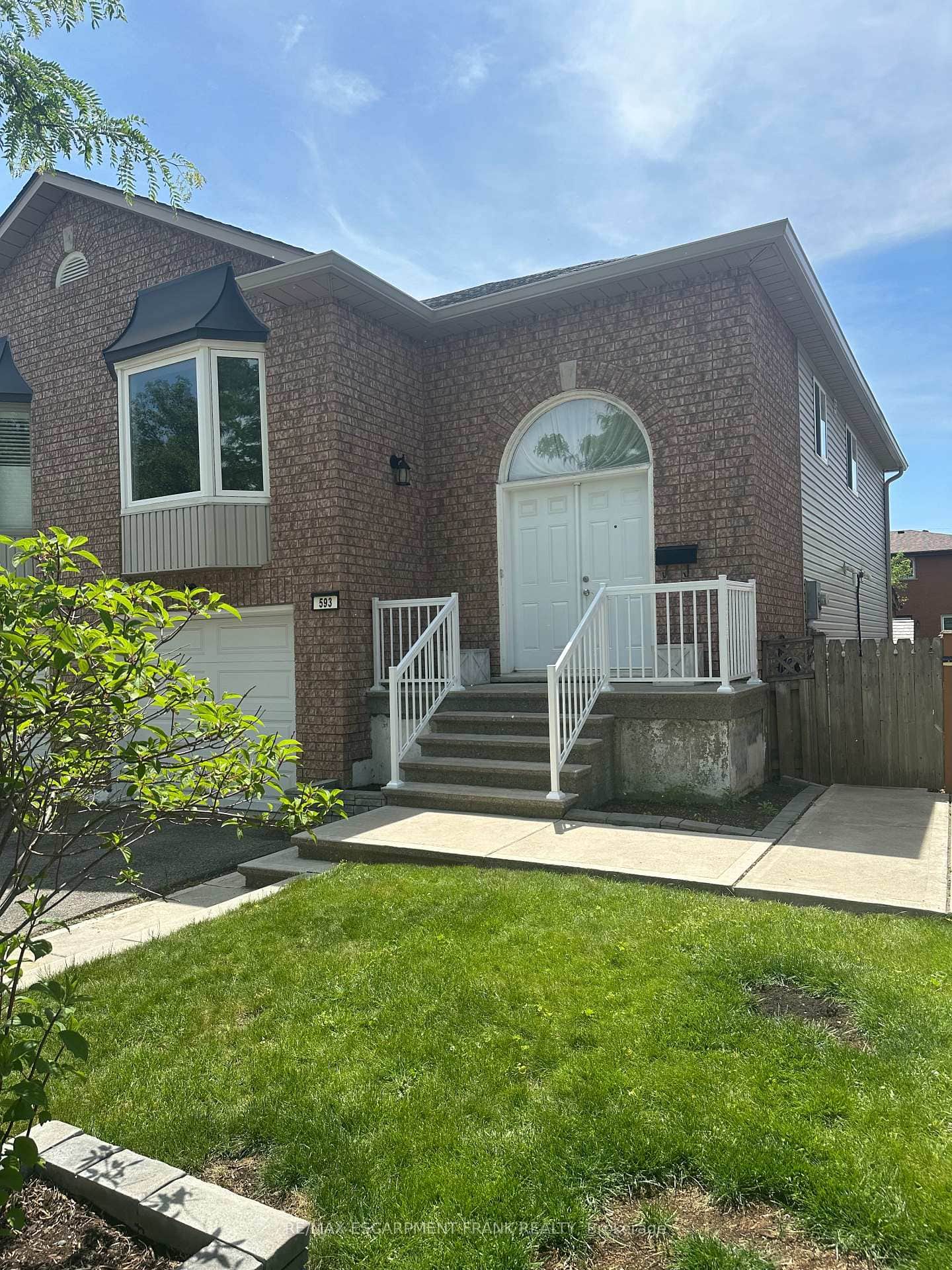 593 Grey Street