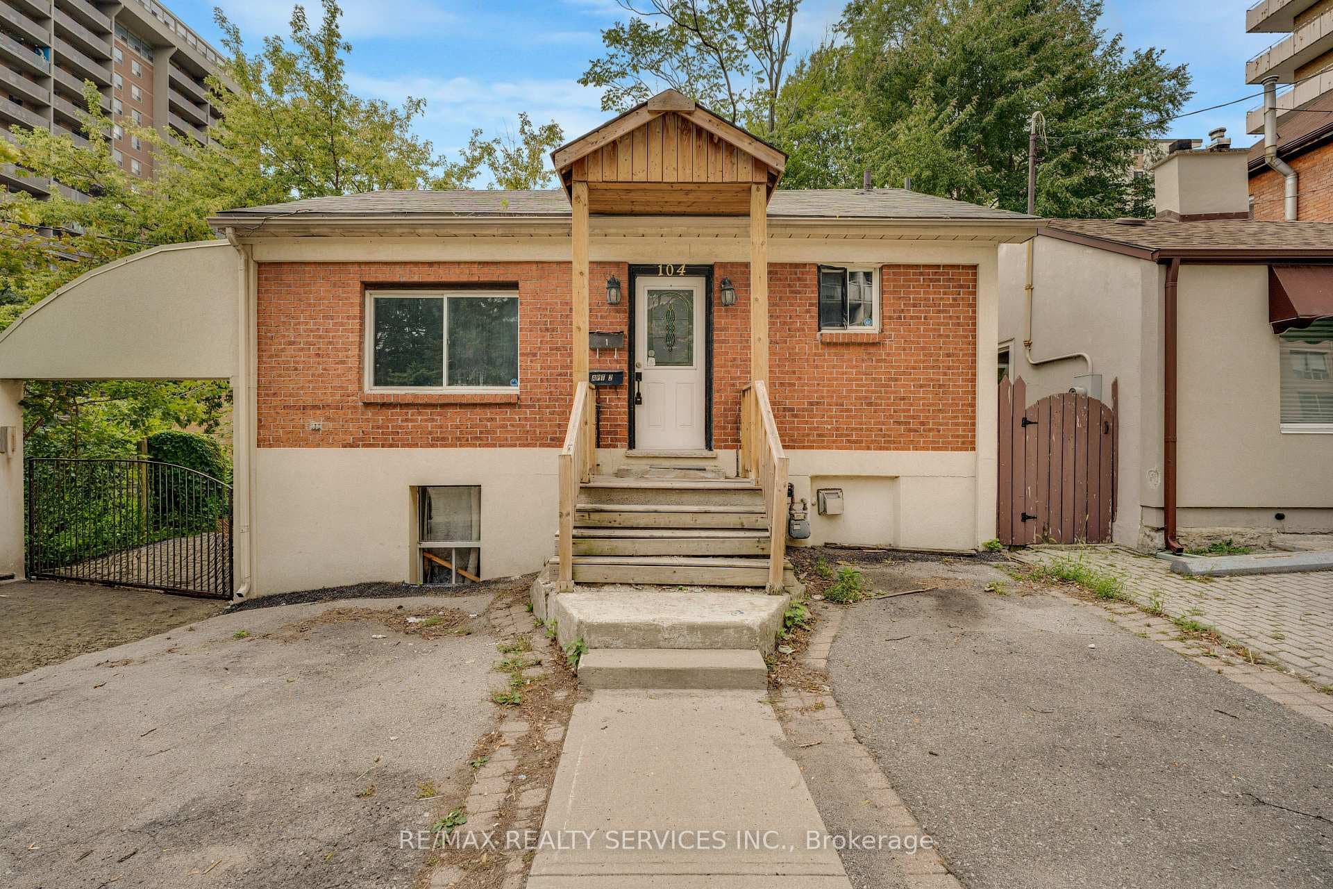 104 Hess Street