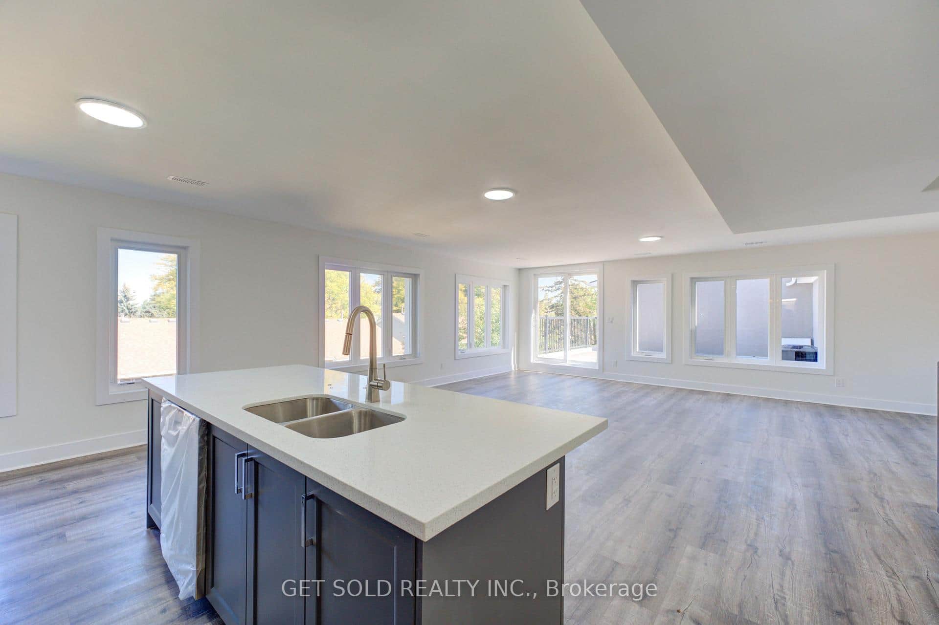 6701 Thorold Stone Road Unit 11