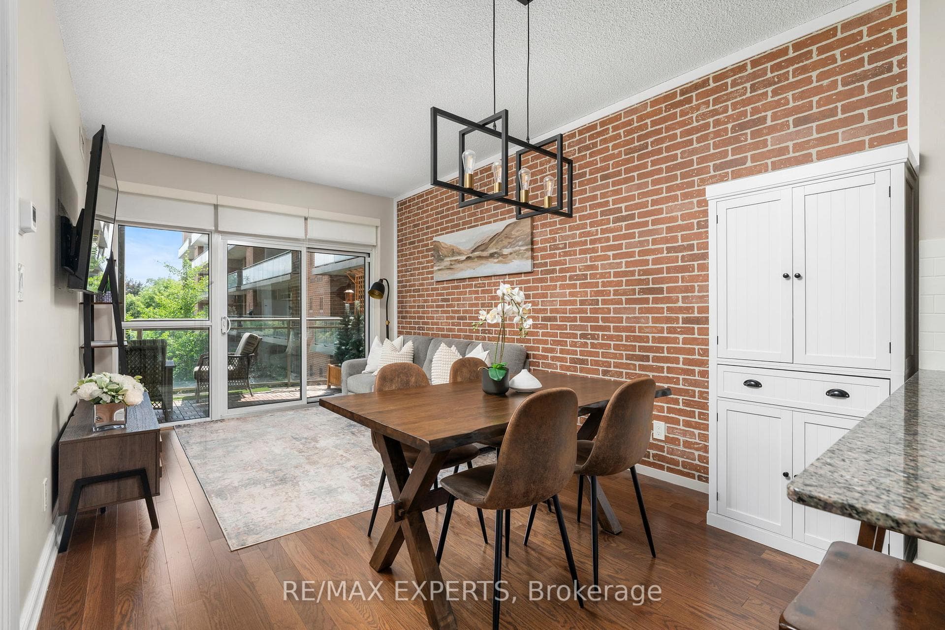 281 Woodbridge Avenue Unit 301