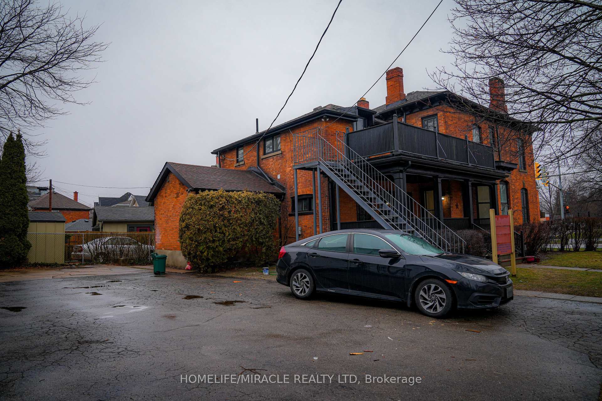 22 Welland Avenue