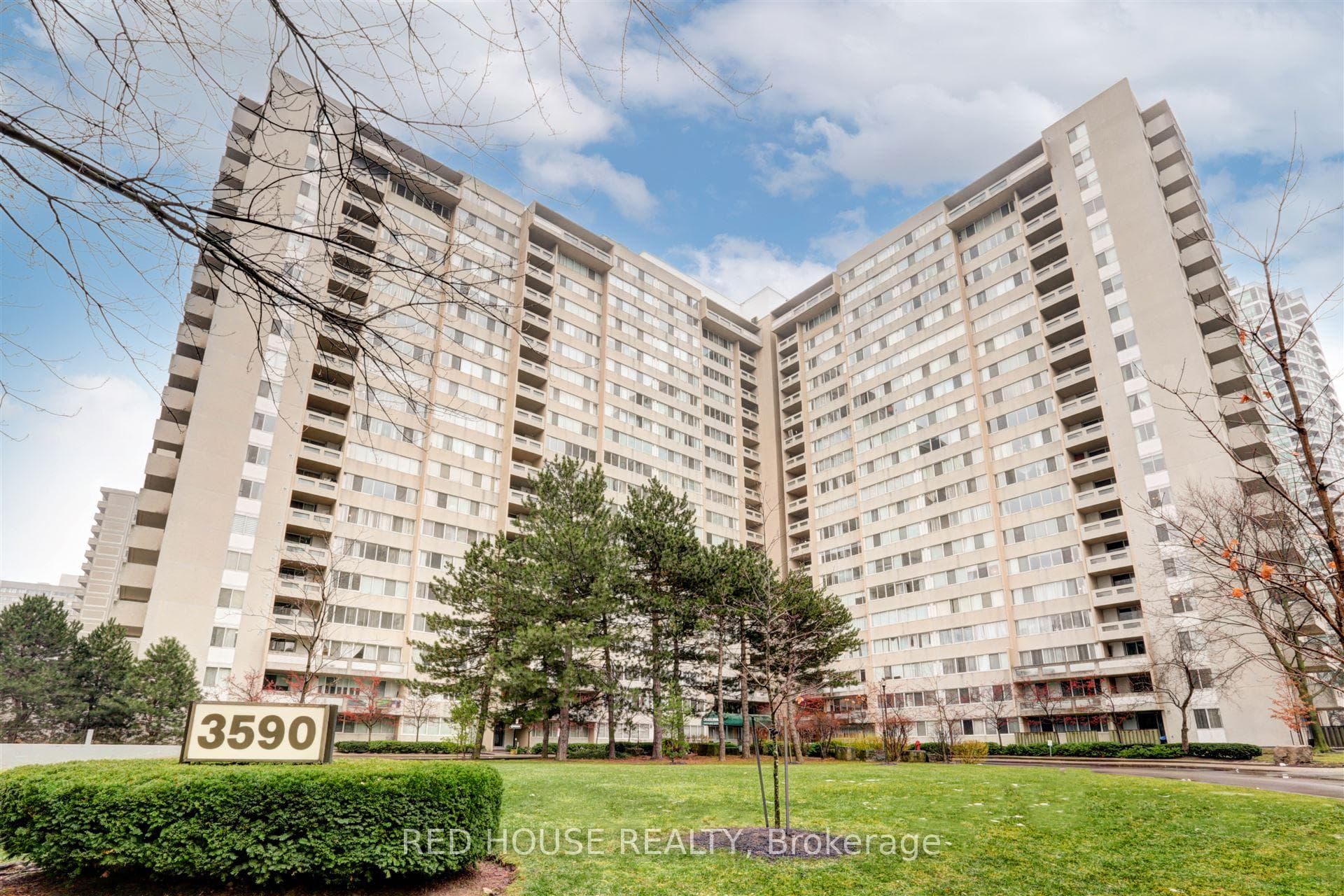 3590 Kaneff Crescent Unit 705