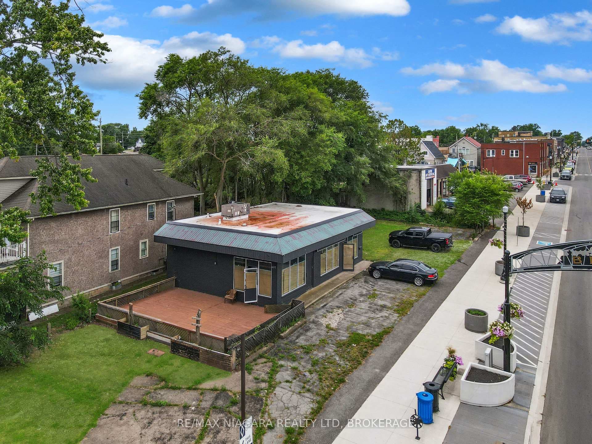 607 Niagara Boulevard