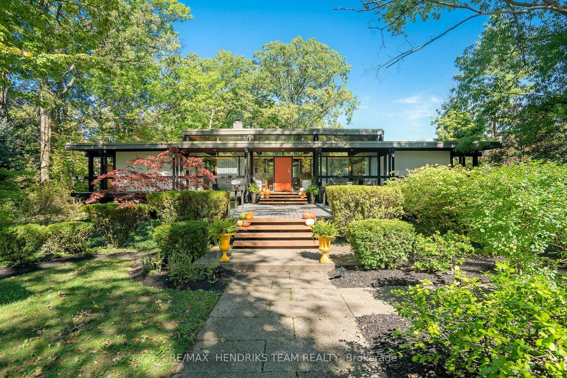 15 WOOD DALE Drive